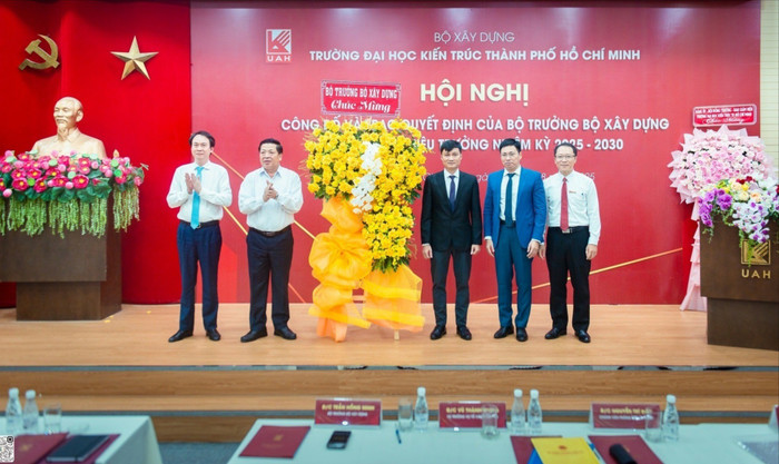 Ban giám hiệu