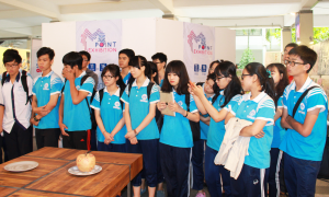Học sinh trường THPT Võ Trường Toản hào hứng tham quan Đại học Kiến trúc TP.Hồ Chí Minh