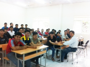 Sinh viên lớp XD13 –TNB tham quan thực tế thi công xây dựng