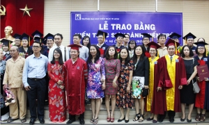 242 tân kiến trúc sư nhận bằng tốt nghiệp
