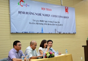 Sinh viên hào hứng đặt câu hỏi tại hội thảo “Định hướng nghề nghiệp Coteccons Group”