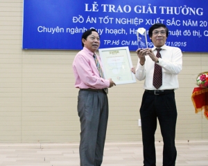 NGƯT.PGS.TS.KTS Phạm Tứ nhận Giải thưởng đặc biệt xuất sắc“Vì sự nghiệp phát triển đô thị Việt Nam”