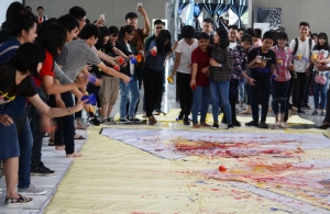 SV hăng say sáng tạo poster Lễ hội Truyền thống 2015