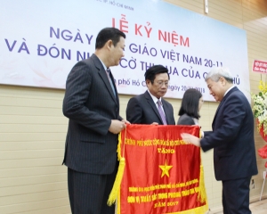Kỷ niệm Ngày nhà giáo Việt Nam: ĐH Kiến trúc TP.HCM nhận Cờ thi đua Chính phủ