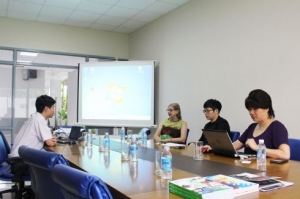 Tiếp đại diện Đại học Nghệ thuật Luân Đôn (Anh)