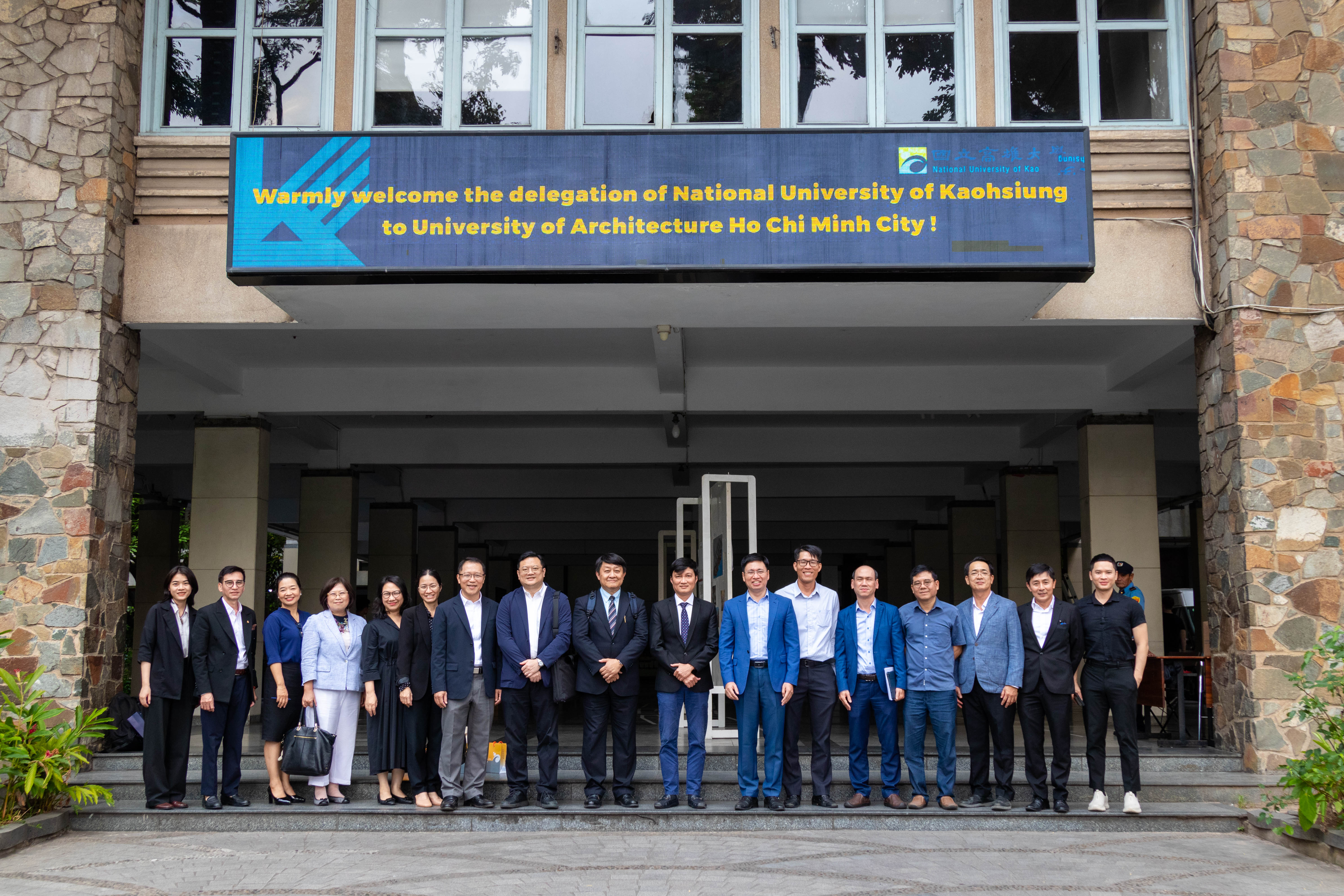 “KIẾN TRÚC CHỮA LÀNH” VÀ TRIẾT LÝ ĐÀO TẠO TẠI TRƯỜNG ĐẠI HỌC KIẾN TRÚC THÀNH PHỐ HỒ CHÍ MINH