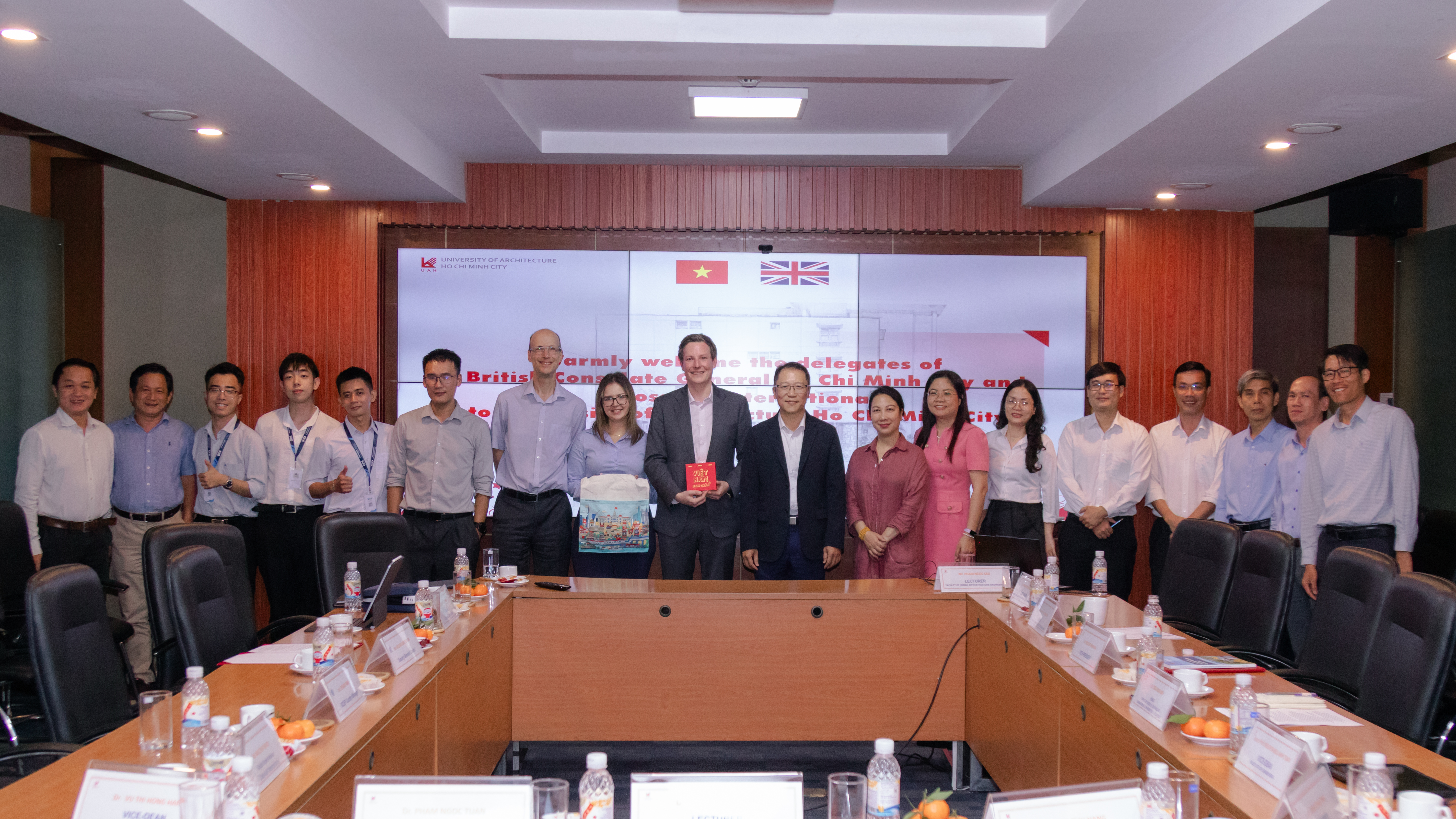 UAH CÙNG ĐỐI TÁC VƯƠNG QUỐC ANH THẢO LUẬN ĐỊNH HƯỚNG ĐÀO TẠO NHÂN LỰC BIM VÀ HẠ TẦNG ĐƯỜNG SẮT BỀN VỮNG